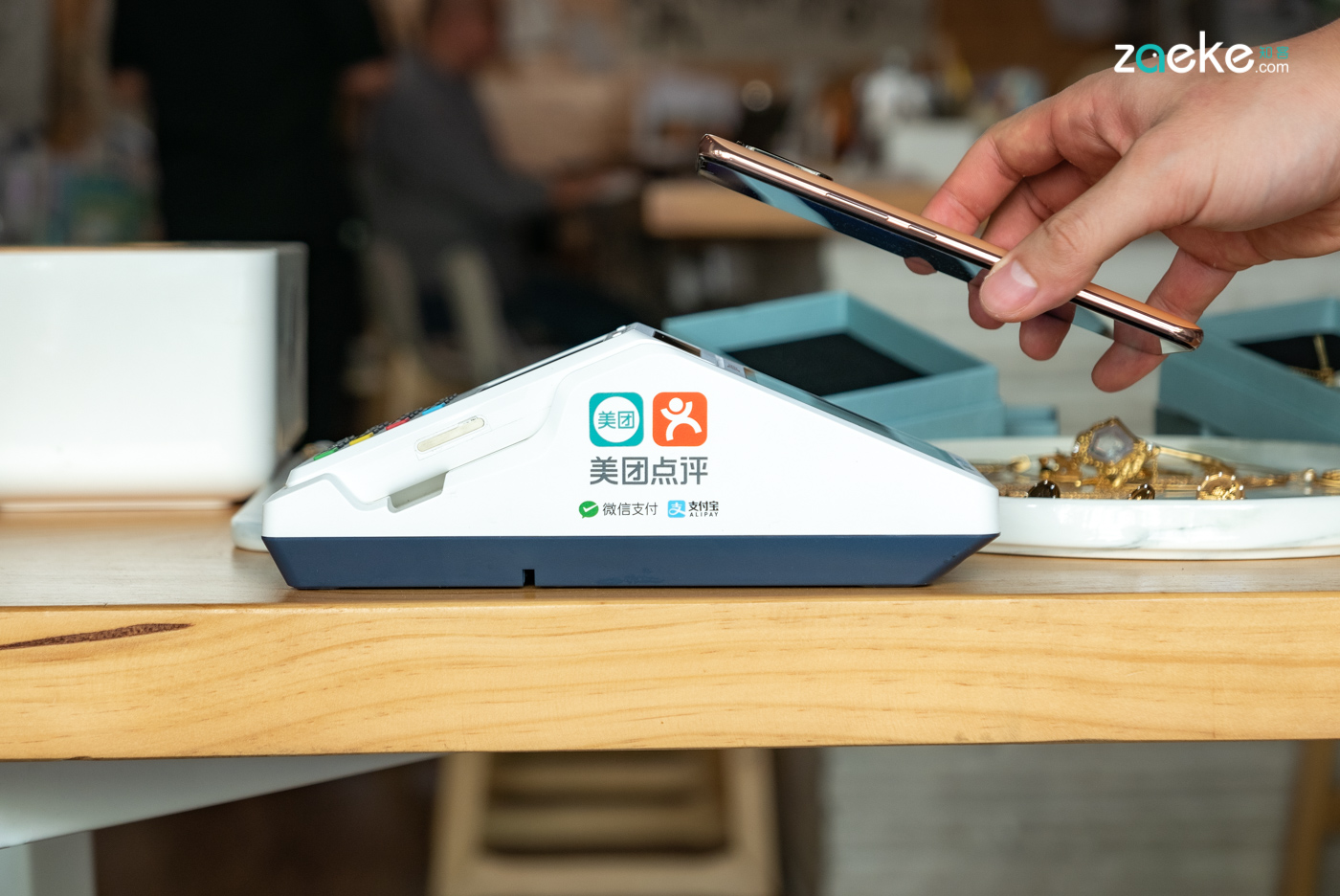 小米10青春版详细测评,小米10青春版测评刺激战场