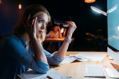 人穷了连亲戚都瞧不起问答,人穷了连亲人都瞧不起成语