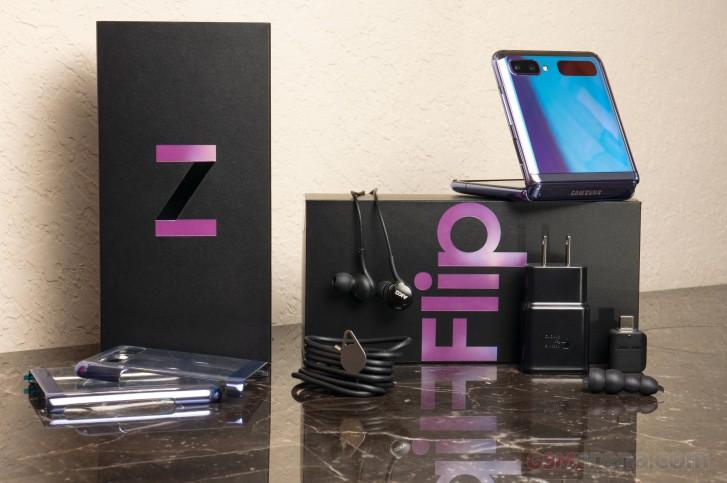 光是运费就用了一千三，国外达人自己修三星ZFlip花了五千