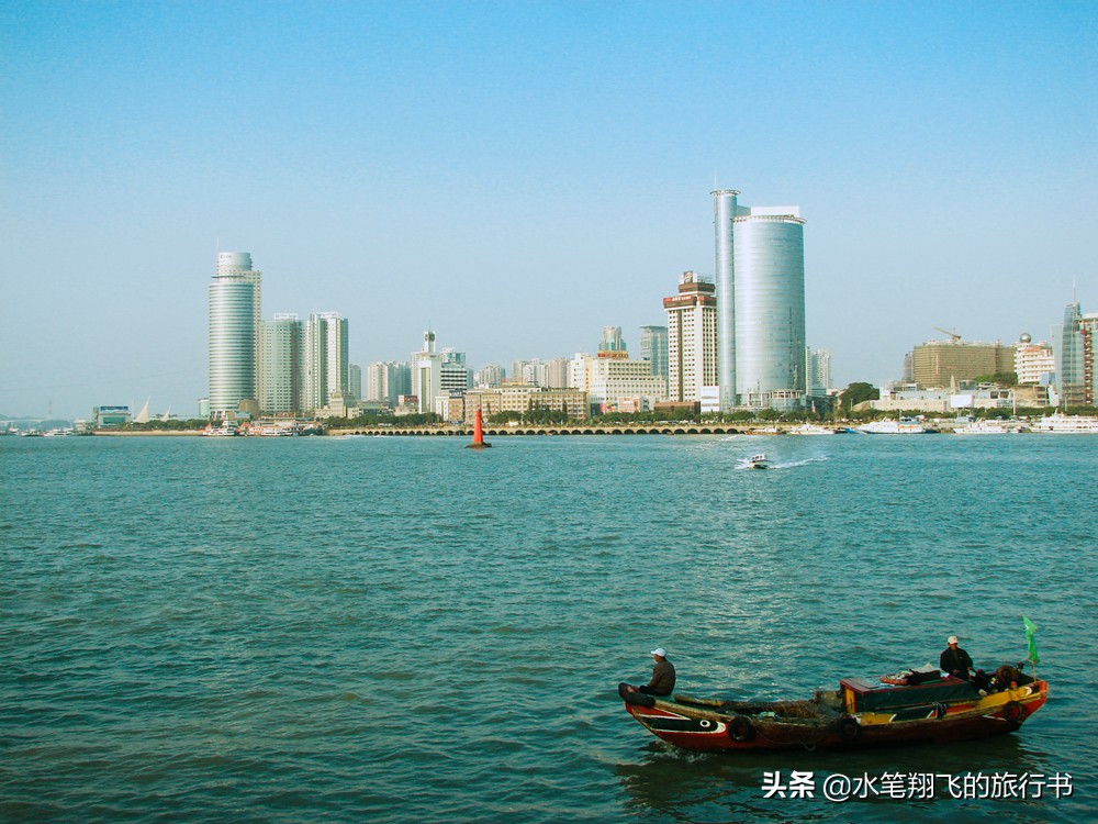 厦门有这样一个地方｜小和尚的邻居是大学生，古朴与摩登并存