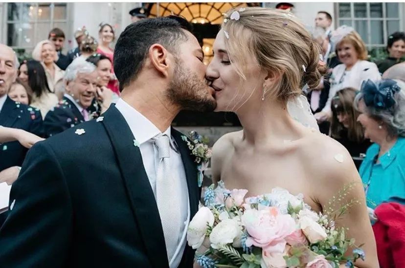 一对男女互换性别,一见钟情后生儿育女:有爱,性别有什么关系?