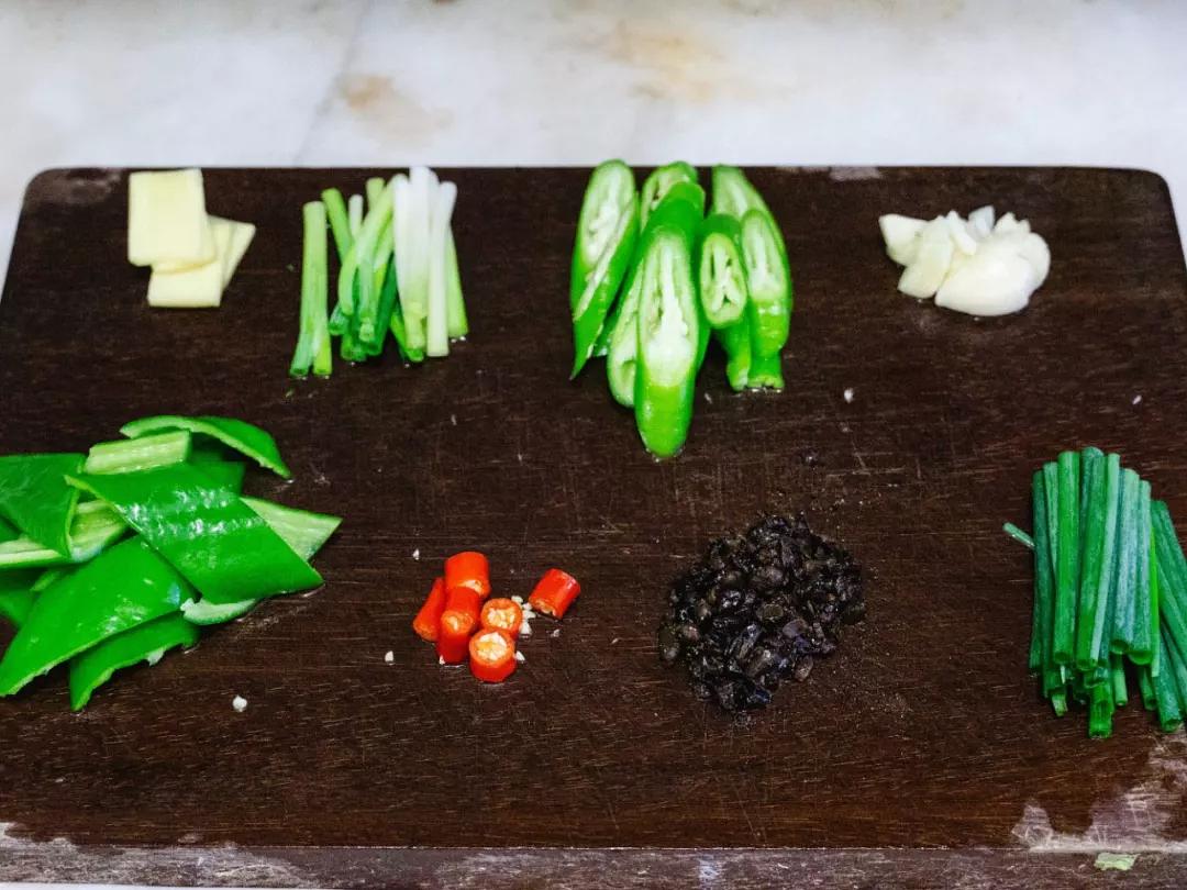 砂锅可以做焗菜吗,砂锅焗大虾花蛤金针菇