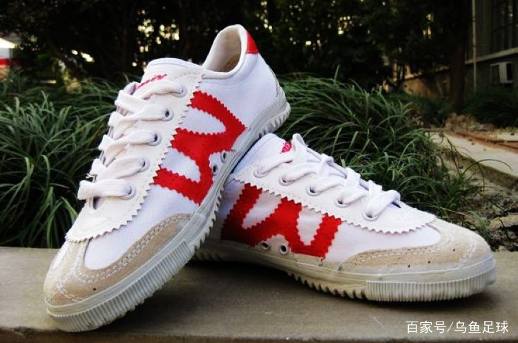 小时候的足球鞋,小时候的足球训练专用鞋