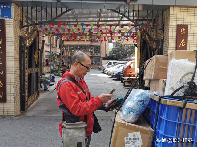 同样月入过万，快递小哥为何爱选京东？