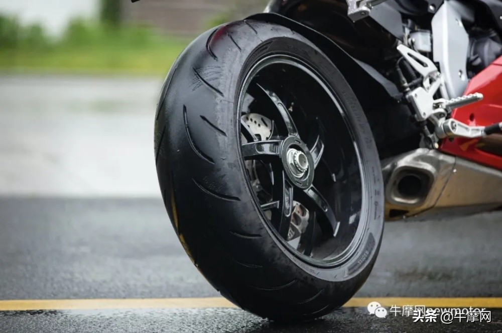 29990元起隆鑫500双缸平台跑车摩枭500RR上市