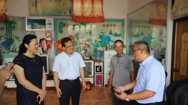 情系家乡献爱心回馈桑梓见真情,情系桑梓行善举捐资助学惠民生