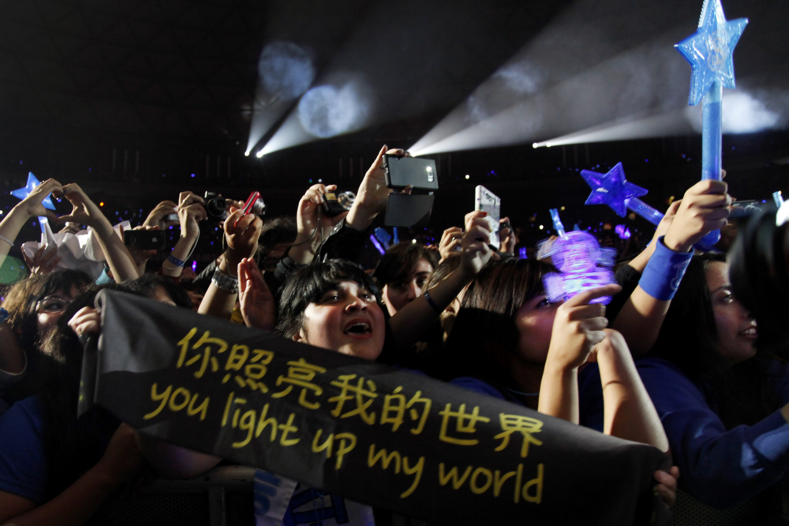 从“腐女文化”到“男色经济”，是资本扭曲了文化