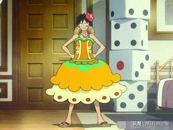 海贼王中路飞第一次穿女装，娜美看到后：辣眼睛啊，而他宠溺一笑