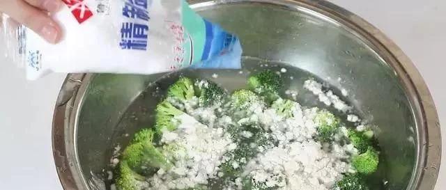 西兰花焯水能去除脏东西吗,用什么把西兰花的脏东西整出来