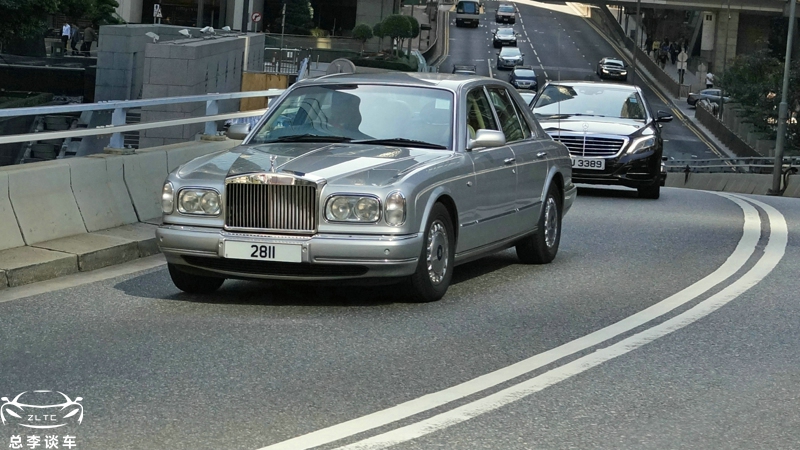 香港人为什么爱慕奔驰？大傻无意中说出了背后的答案