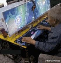 搞笑gif妹子的内心是崩溃的,搞笑gif妹子原来是个逗比