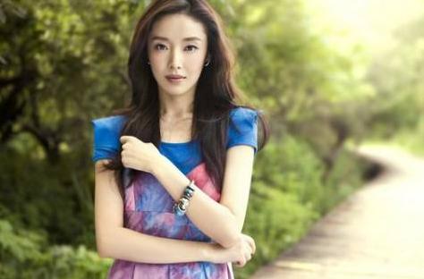 欠债800亿也不忘泡妞,豪掷1亿博美人一笑,父亲去世葬礼都不参加