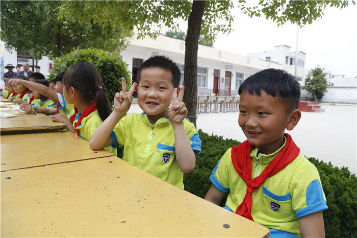 六一儿童节献爱心慰问活动,关爱困境儿童六一慰问暖童心
