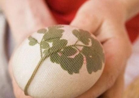 姑娘在街头卖“*袜丝**鸡蛋”,食客直言反胃,成品出来后却被众人夸