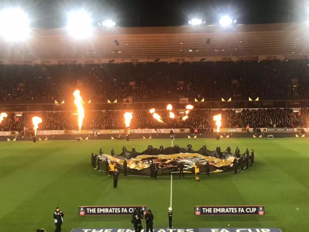 十天里，我在英国看的四场足球赛，竟然有些中国味？|三明治