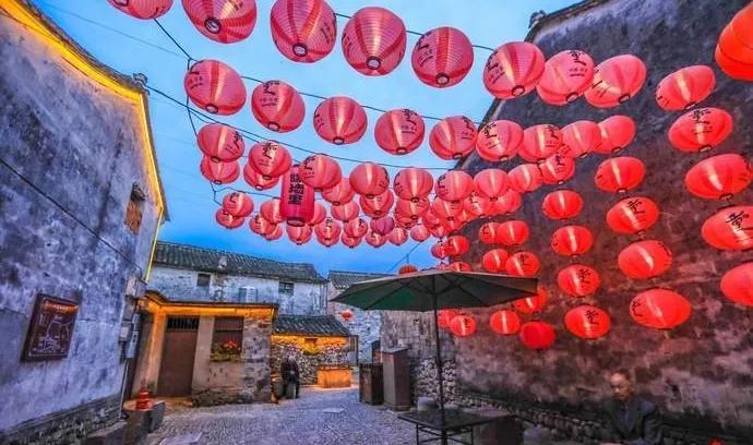 和奥运冠军杨倩合影,杨倩家乡观看奥运会