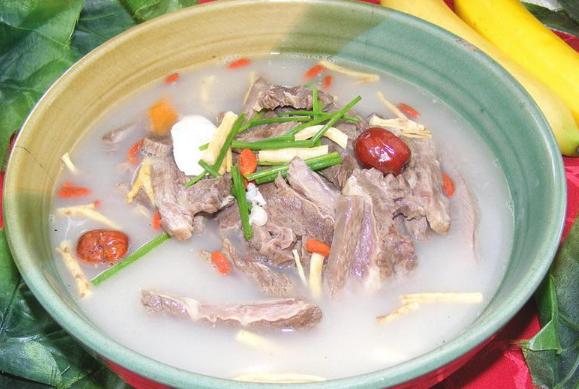 家常炖猪骨头怎么做肉嫩,炖猪骨头怎样煮才又香又烂好吃