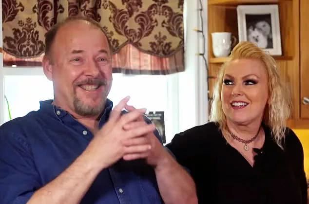 他和未婚妻处了5年，背地里居然买了14个橡胶娃娃！