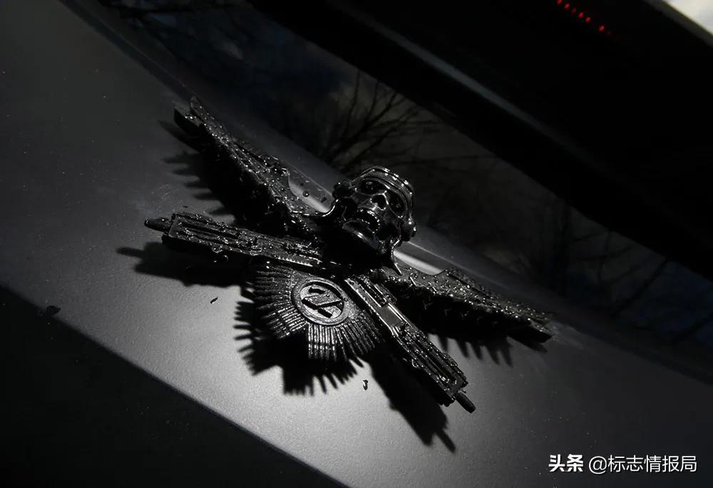 骷髅轰炸机！这应该是世界上最「硬核」的车标了