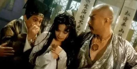 他被誉为“风月片”教父,拦截训练中的女兵,直言:我们结婚吧