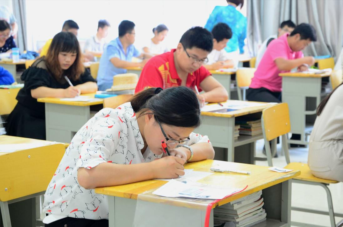 参公人员和公务员退休待遇一样吗,参公待遇与公务员区别