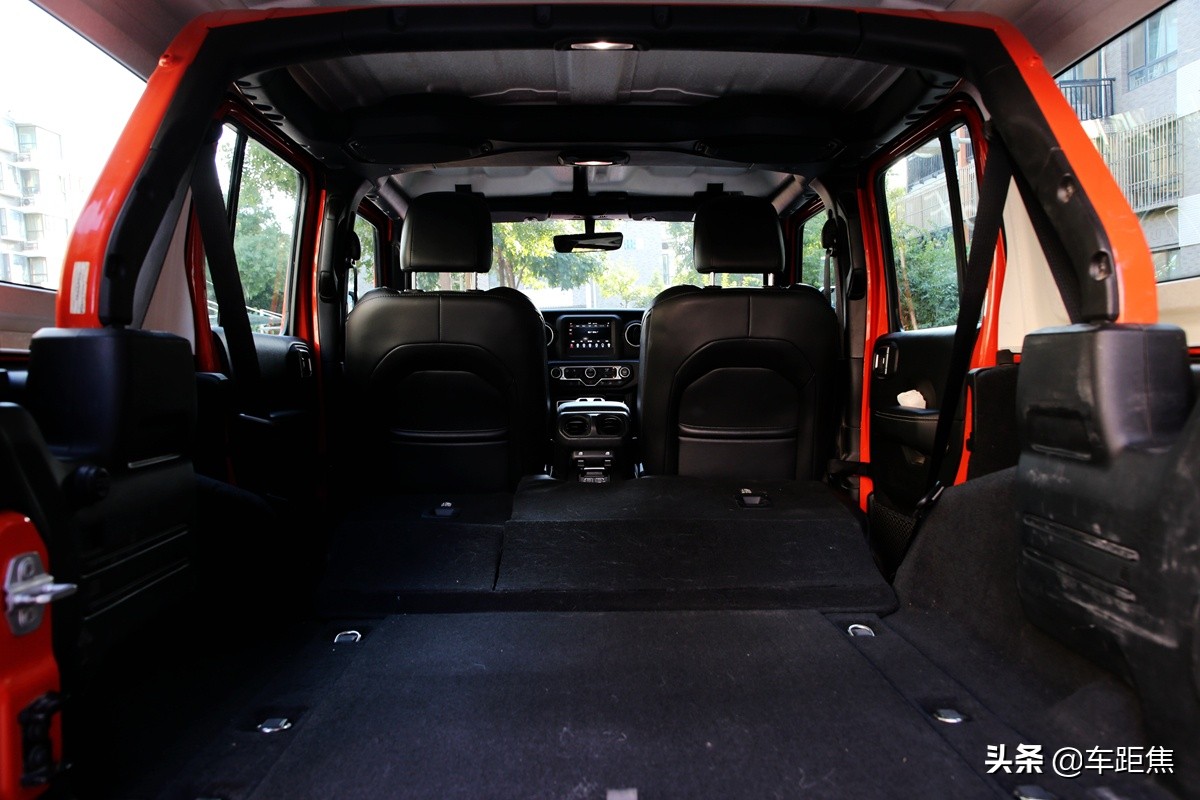 感受牧马人第一视角,牧马人沉浸式体验白色内饰