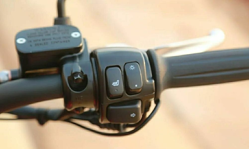 龙嘉V霸650发布：辐条、日清、KYB、无钥、座椅手把加热