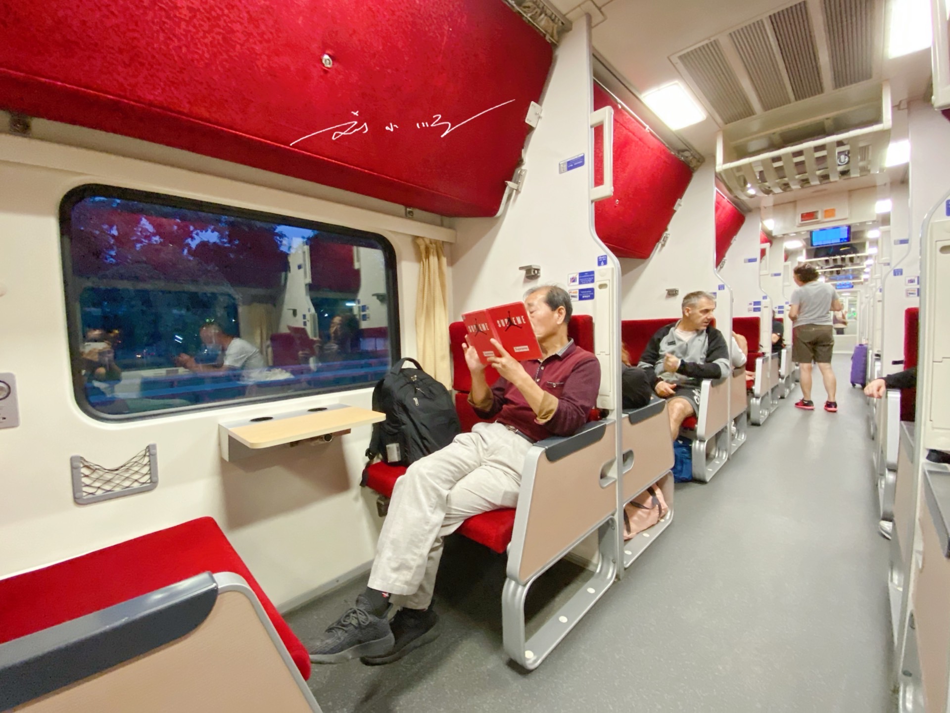 泰国火车实拍,泰国火车站对比中国