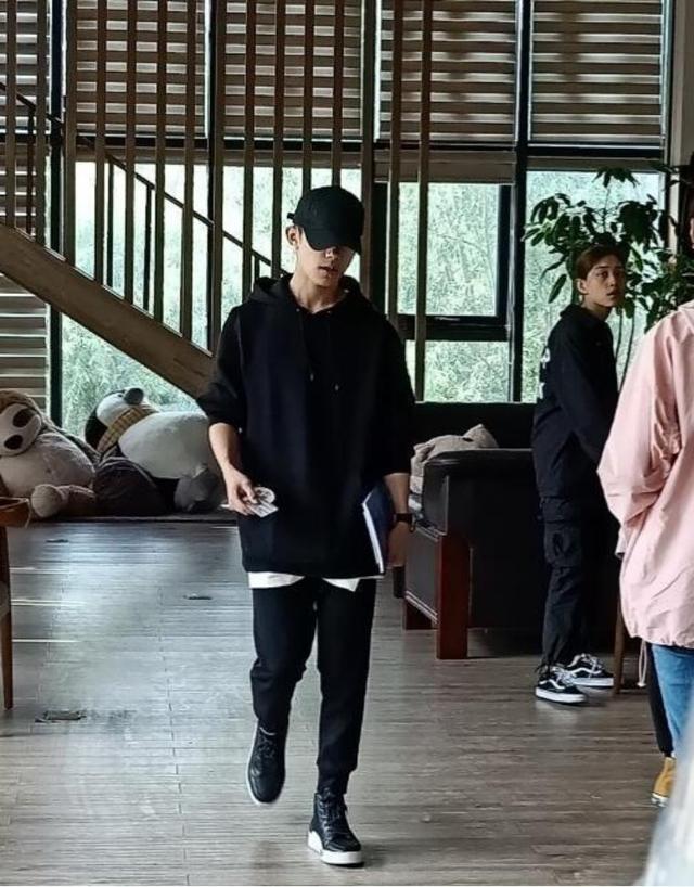 易烊千玺中戏表演,易烊千玺回应中戏经历了什么