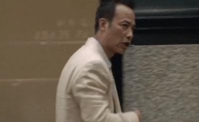 变态女心理医生，因和疯子男友分手后被嘲笑，就策划引爆化工厂