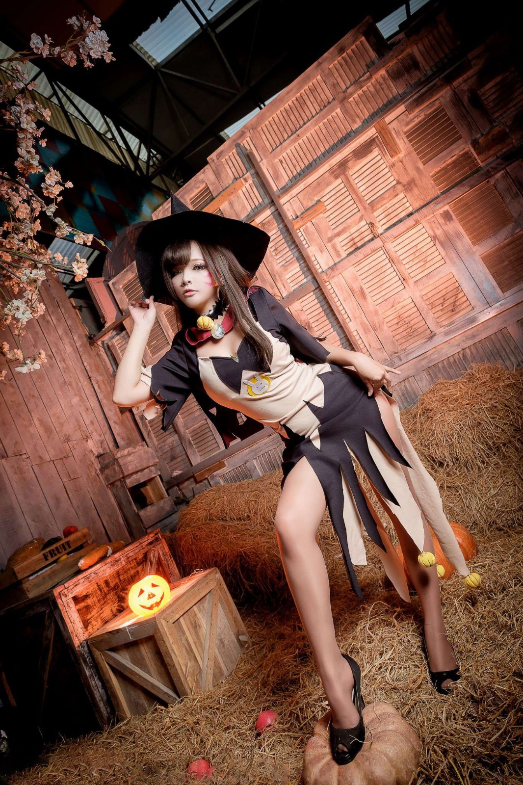 COSplay福利，D.VA女巫cos性感美图，扫把不错