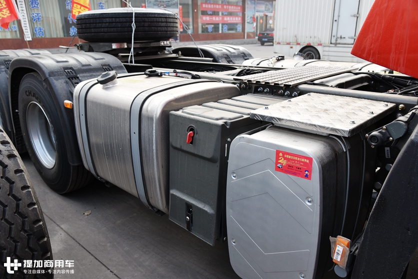 来自中国重汽的国民重卡，老司机带您重新认识豪沃T7H牵引车