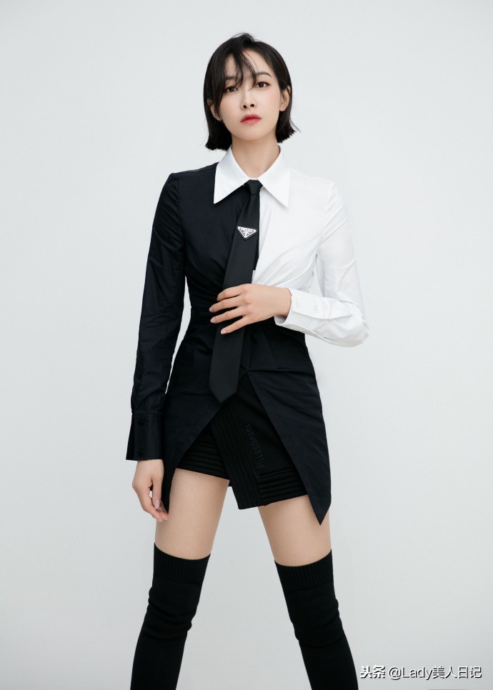 宋茜银色光幕裙搭配星光高筒靴,宋茜穿超长过膝高筒靴