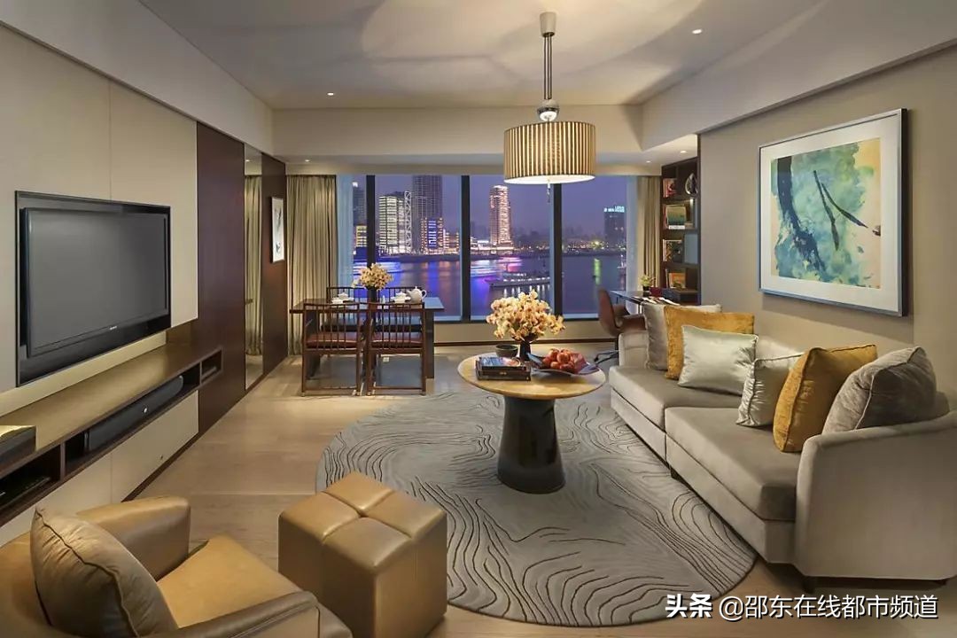 閭典笢澶╁▏鍏瘬閰掑簵,閭典笢澶╅獎鍏瘬閰掑簵