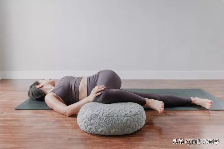 腰部瑜伽深度拉伸预防腰痛效果好,哪些瑜伽动作可以缓解腰痛