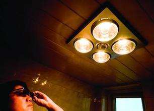 冬天洗澡奥普浴霸,冬天洗澡用浴霸好还是暖风机好