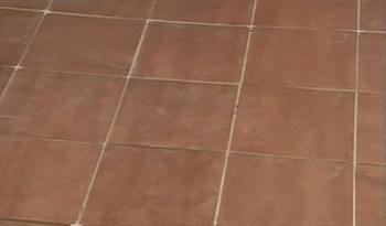 卫生间瓷砖脱落可以用结构胶吗,卫生间贴的瓷砖空鼓但未脱落