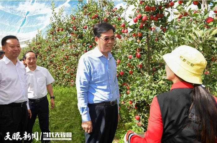 李炳军在赫章、威宁调研