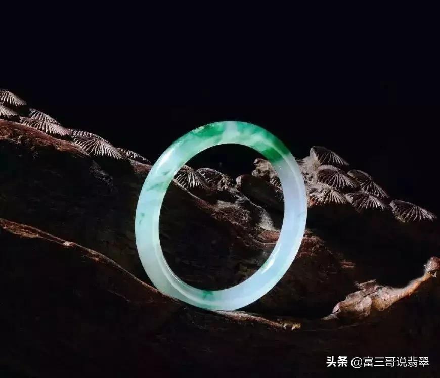 缅甸翡翠卖99,缅甸翡翠市场开放后翡翠会便宜吗