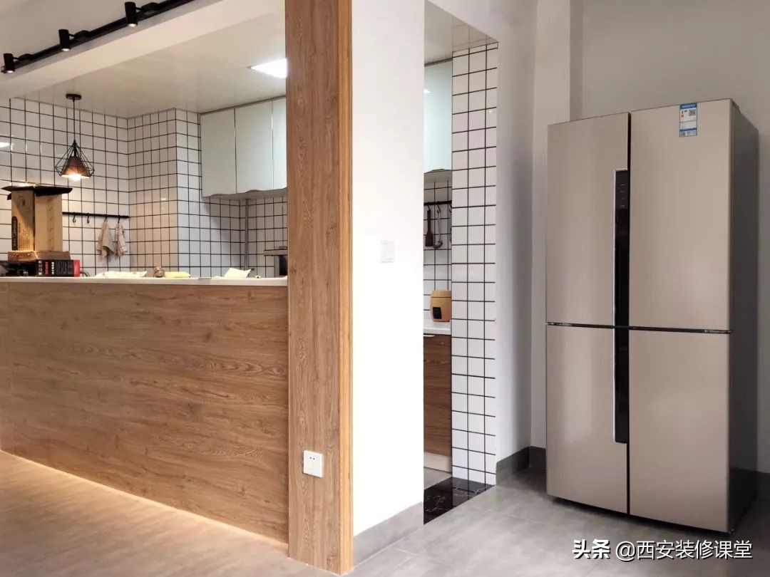 冰箱都放在房子什么位置,房子小冰箱太大真的占地方