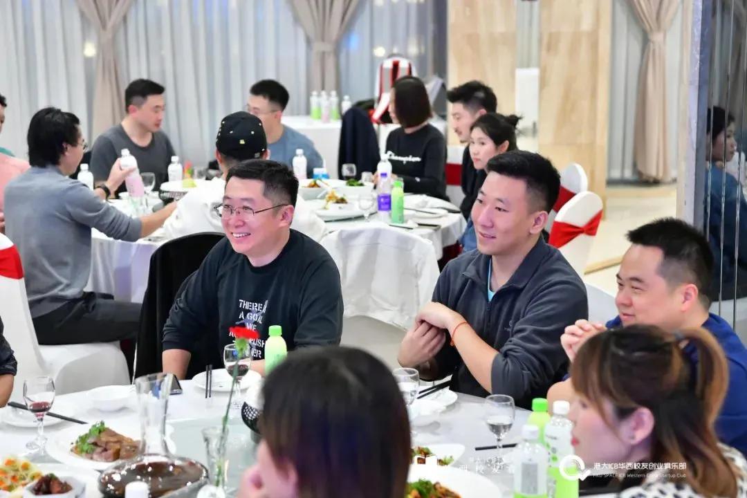 首届“鹏飞成都，凝聚友情”深蓉校友足球友谊赛成功举行