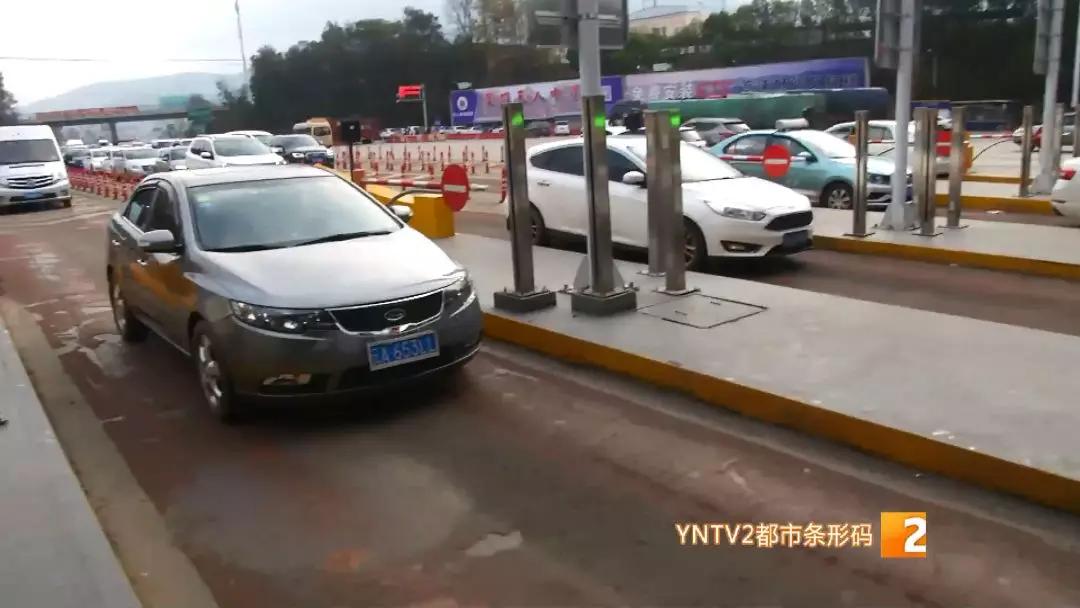 堵车堵在昆明北京路上视频,堵高速堵了一晚上