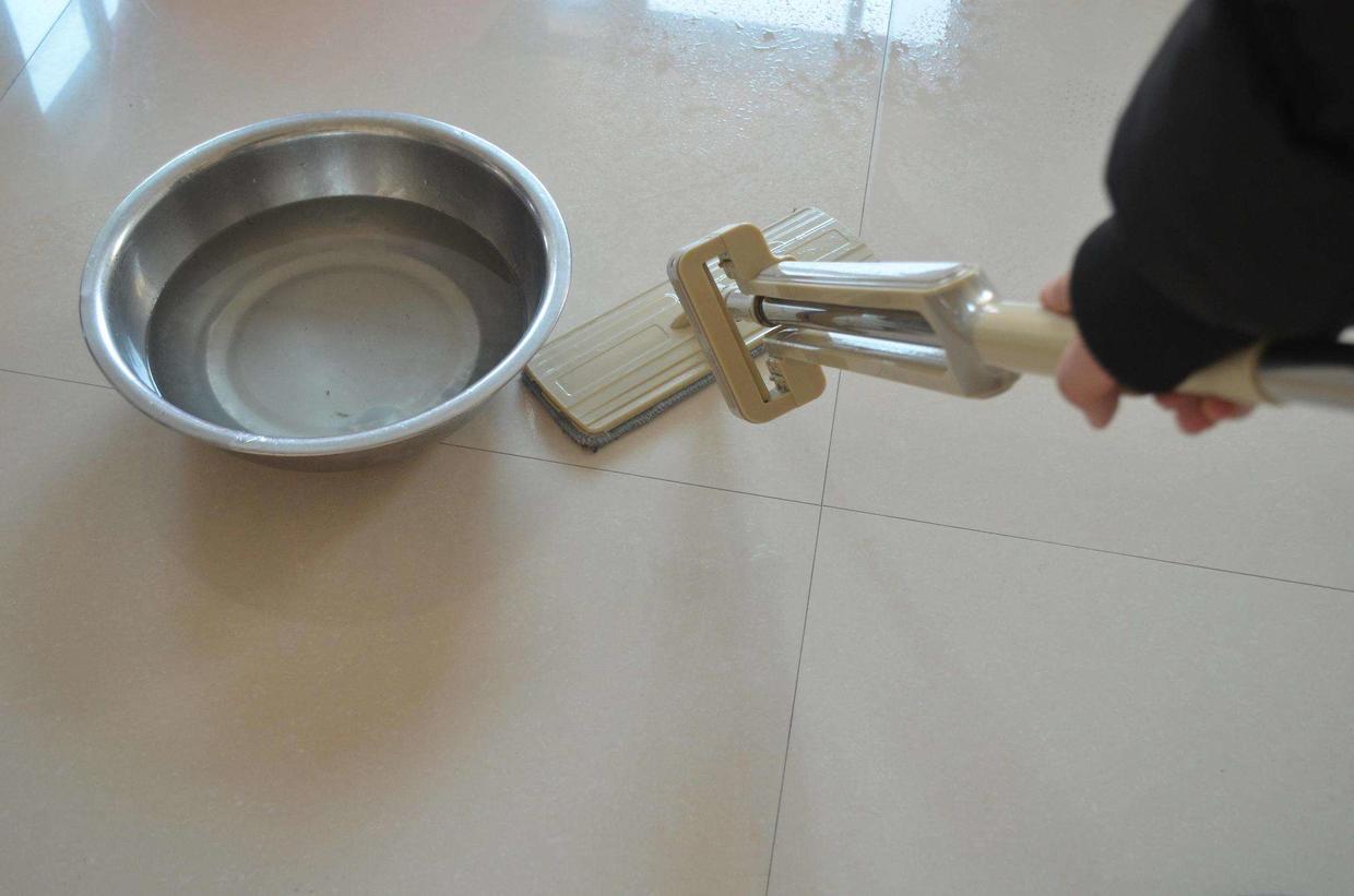 保洁阿姨拖地技巧视频,保洁阿姨拖地的手法