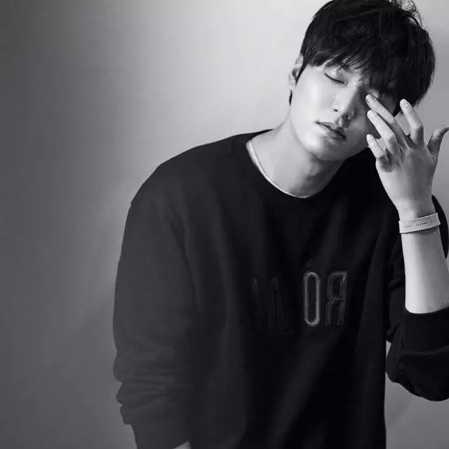 他要回归啦！韩剧扛把子、长腿欧巴始祖，还公开承认看过小电影