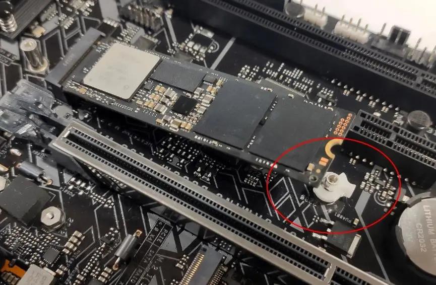 m.2不带螺丝吗,我再也不用担心