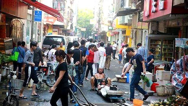 广州凌晨城中村,深圳一个城中村租客越来越少