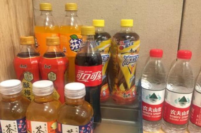 9岁女儿总是说肚子疼是怎么回事,18岁孩子胃疼是不是胃炎啊