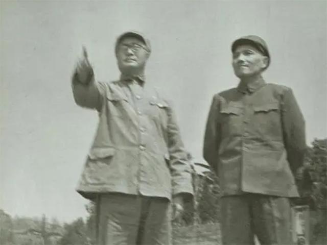 上将张震，78岁时要退休，*小平邓**：比我小10岁，还可以再干一届