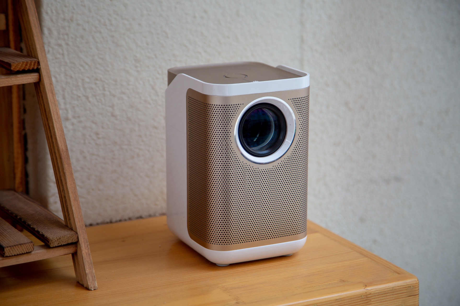 千元以下的投影仪值得买吗？1199元的知麻影院电视DIVAPro分享