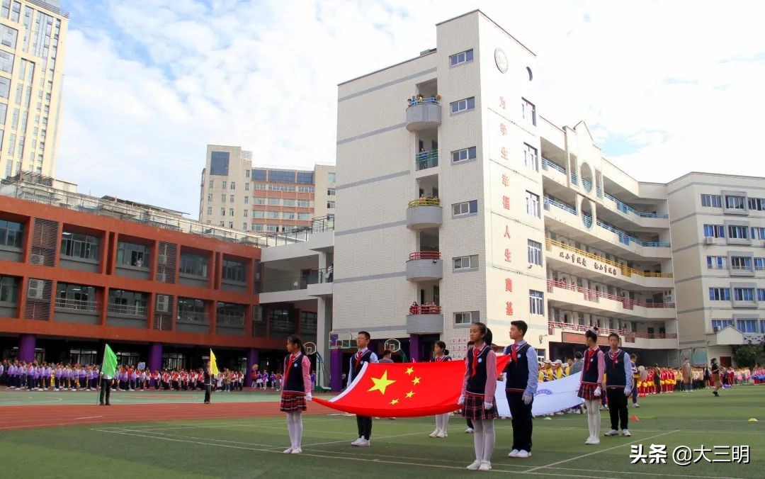 全力以复从心启航黑板报,向阳中学校运会活动